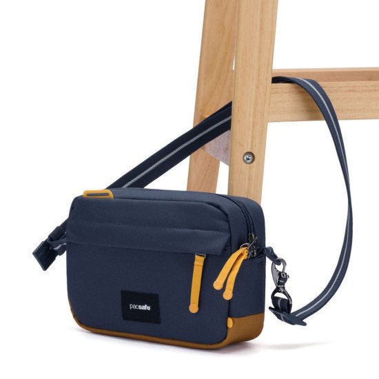 Сумка через плече антизлодій Pacsafe GO Crossbody, колір темно-синій/помаранчевий - 35105660 Сумка через плече антизлодій Pacsafe GO Crossbody, колір темно-синій/помаранчевий - 35105660
