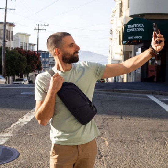 Сумка через плече антизлодій Pacsafe V Action Sling, колір темно-синій - 60161658