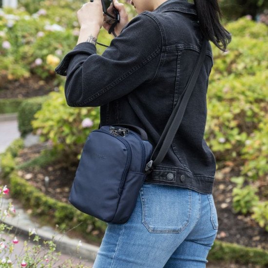 Сумка через плече антизлодій Pacsafe V Companion Crossbody, колір темно-синій - 61105658