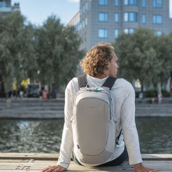 Рюкзак туристичний антизлодій Pacsafe Eco 25, колір сірий/чорний - 41101145 Рюкзак туристичний антизлодій Pacsafe Eco 25, колір сірий/чорний - 41101145