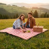 Плед флісовий двосторонній Soft Me Picnic 130х180см, колір червоний/білий/чорний - 70030105-02 Плед флісовий двосторонній Soft Me Picnic 130х180см, колір червоний/білий/чорний - 70030105-02
