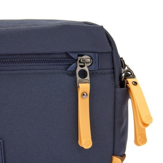 Сумка через плече антизлодій Pacsafe GO Crossbody, колір синій/помаранчевий - 35105651 Сумка через плече антизлодій Pacsafe GO Crossbody, колір синій/помаранчевий - 35105651