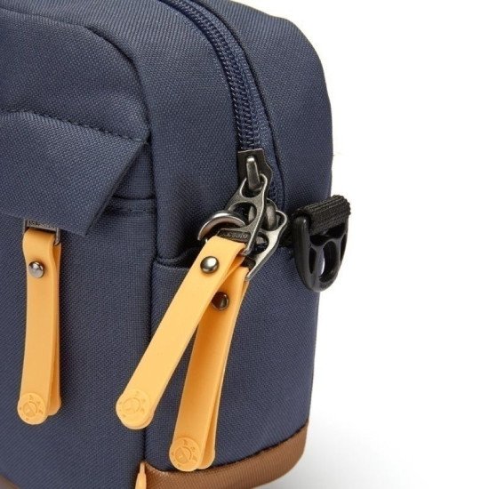 Сумка через плече антизлодій Pacsafe GO Crossbody, колір синій/помаранчевий - 35105651 Сумка через плече антизлодій Pacsafe GO Crossbody, колір синій/помаранчевий - 35105651