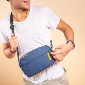 Сумка через плече антизлодій Pacsafe GO Crossbody, колір синій/помаранчевий - 35105651 Сумка через плече антизлодій Pacsafe GO Crossbody, колір синій/помаранчевий - 35105651