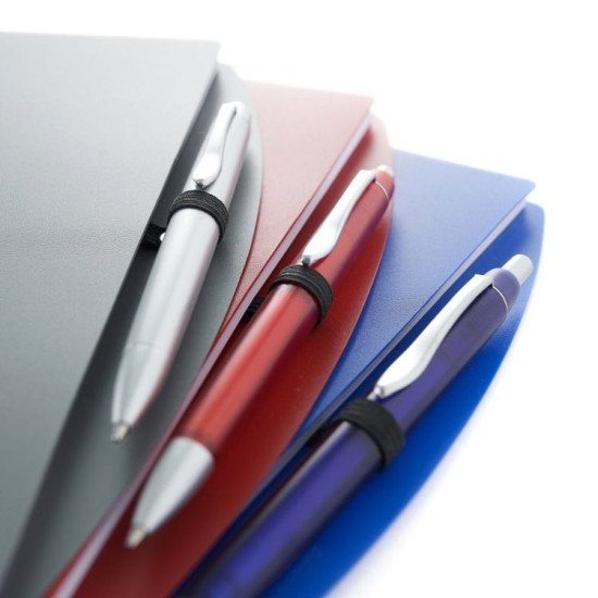 Блокнот в лінію на спіралі А5 Voyager, м'яка обкладинка, з кульковою ручкою, колір червоний - V2387-05