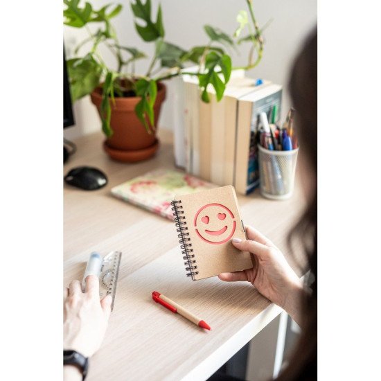 Блокнот в лінію на спіралі B7 Voyager Smiling face Dylan, тверда обкладинка, з кульковою ручкою, колір коричневий/зелений - V7247-06