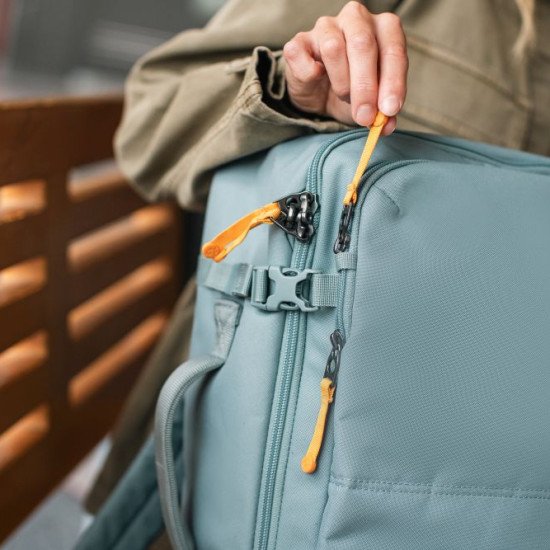 Рюкзак для подорожей антизлодій Pacsafe GO Carry-on 34, колір свіжий м'ятний/помаранчевий - 35155528