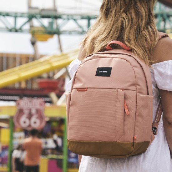 Рюкзак міський антизлодій Pacsafe GO 15, колір рожевий/помаранчевий - 35110340