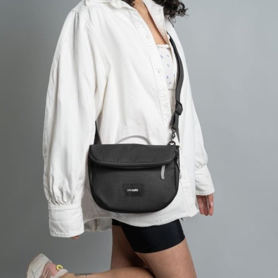Сумка через плече антизлодій Pacsafe GO Saddle Crossbody, колір насичений чорний - 35140130