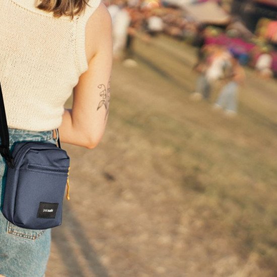Сумка через плече антизлодій Pacsafe GO Micro Crossbody, колір темно-синій/жовтий - 35130651