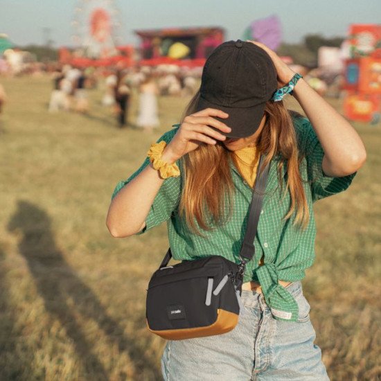 Сумка через плече антизлодій Pacsafe GO Crossbody, колір чорний/помаранчевий - 35105130