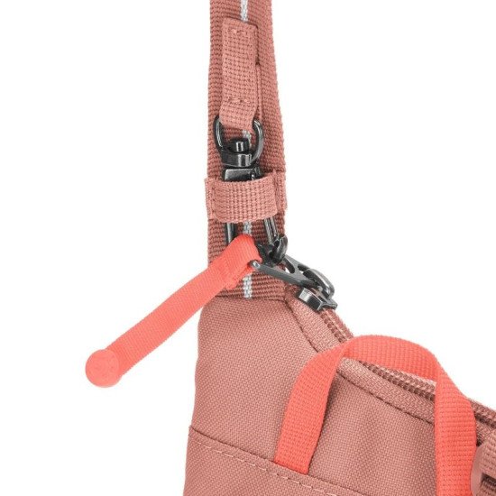 Сумка через плече антизлодій Pacsafe GO Tech Crossbody, колір рожевий - 35175340