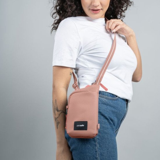 Сумка через плече антизлодій Pacsafe GO Tech Crossbody, колір рожевий - 35175340