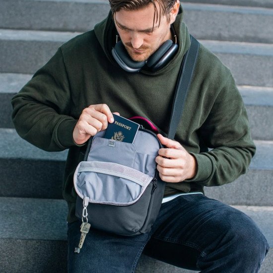 Сумка через плече антизлодій Pacsafe X vertical Crossbody, колір чорний - 30620100